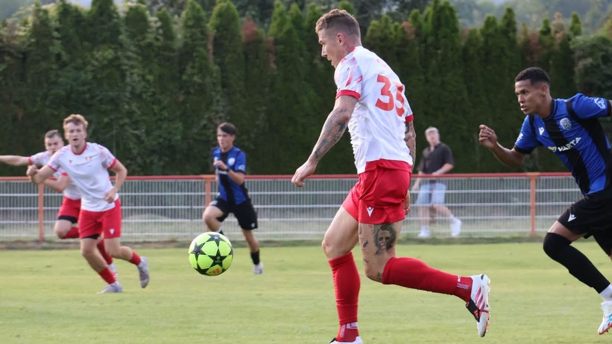 Bývalý slovenský reprezentant Juraj Kucka v drese Pravenca.