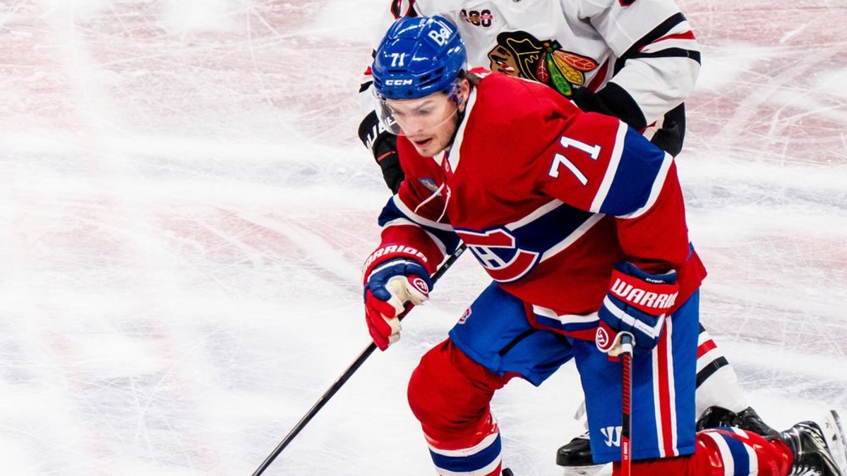 Hráč Montrealu Canadiens Jake Evans (71).