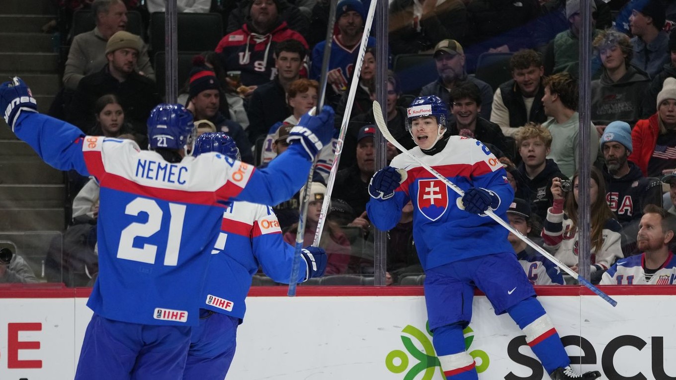 Tomáš Chrenko oslavuje strelený gól.