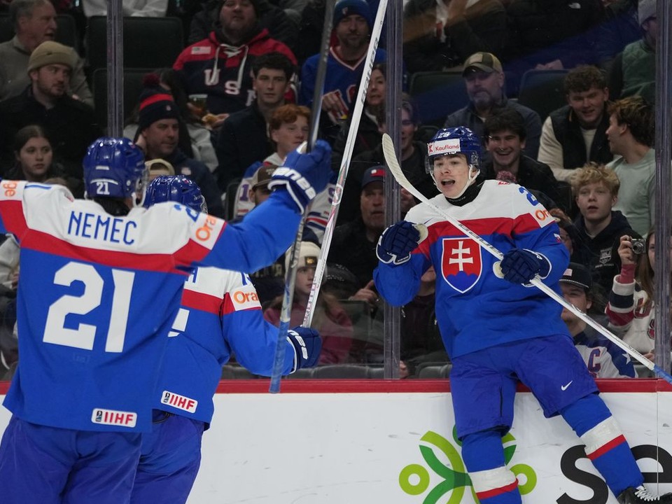 Tomáš Chrenko oslavuje strelený gól.