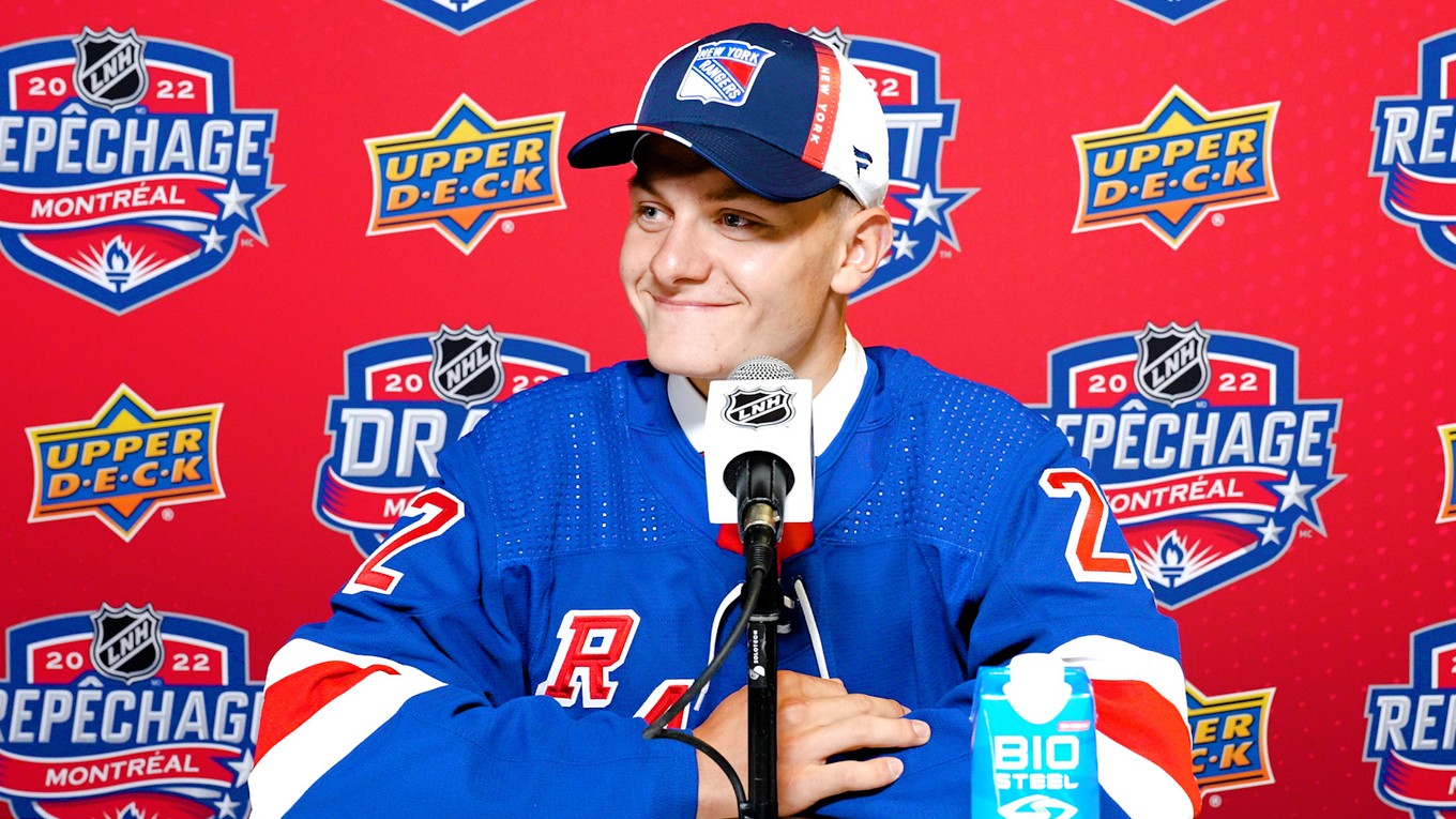 Adam Sýkora v drese New Yorku Rangers.