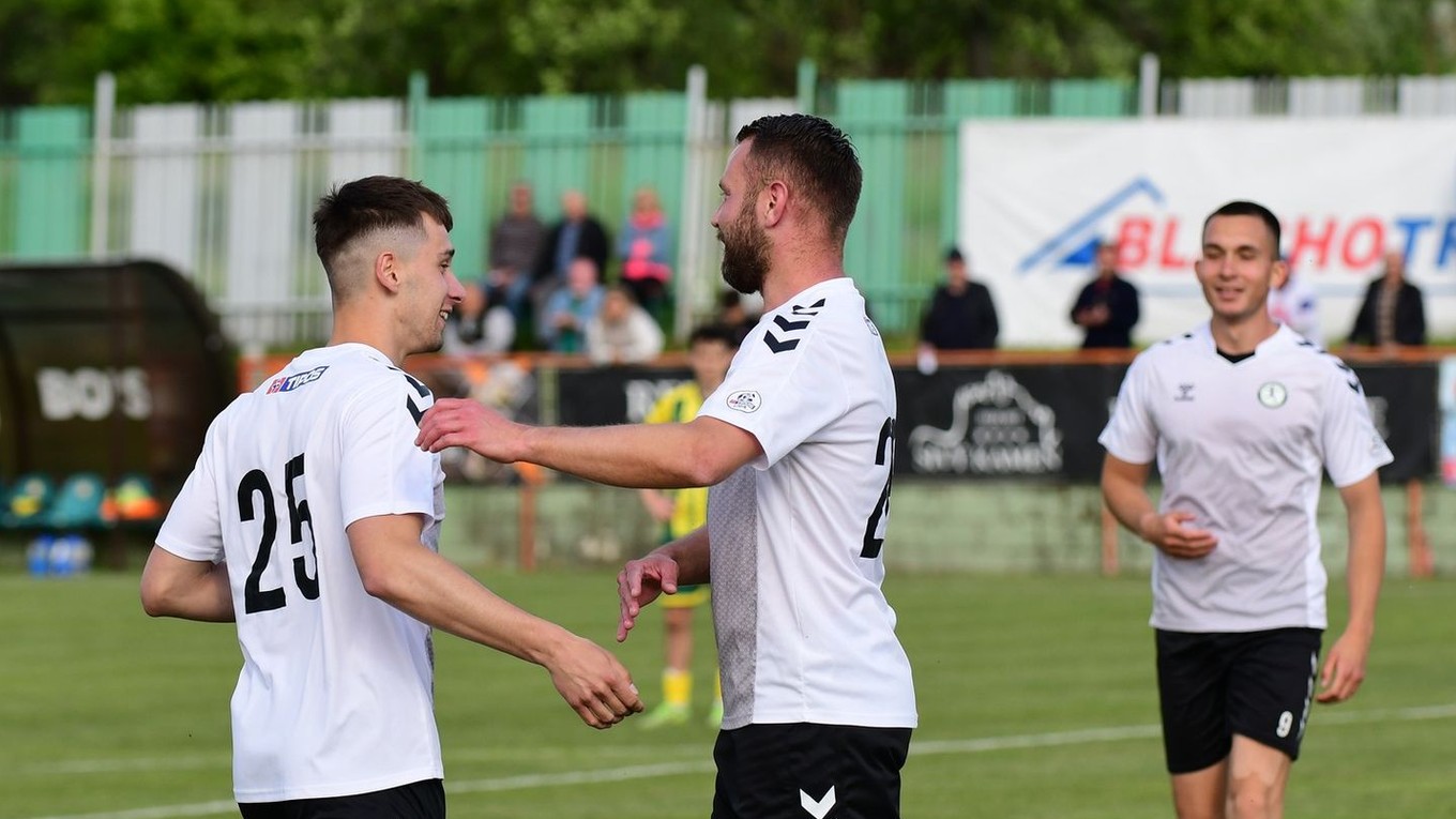 Futbalisti OFK Baník Lehota pod Vtáčnikom.