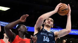 Zach Edey v zápase NBA proti Portlandu Trailblazers.