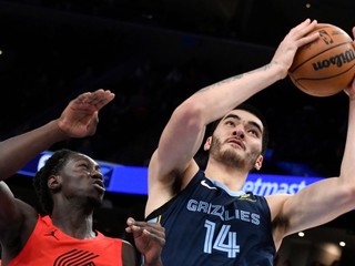 Zach Edey v zápase NBA proti Portlandu Trailblazers.