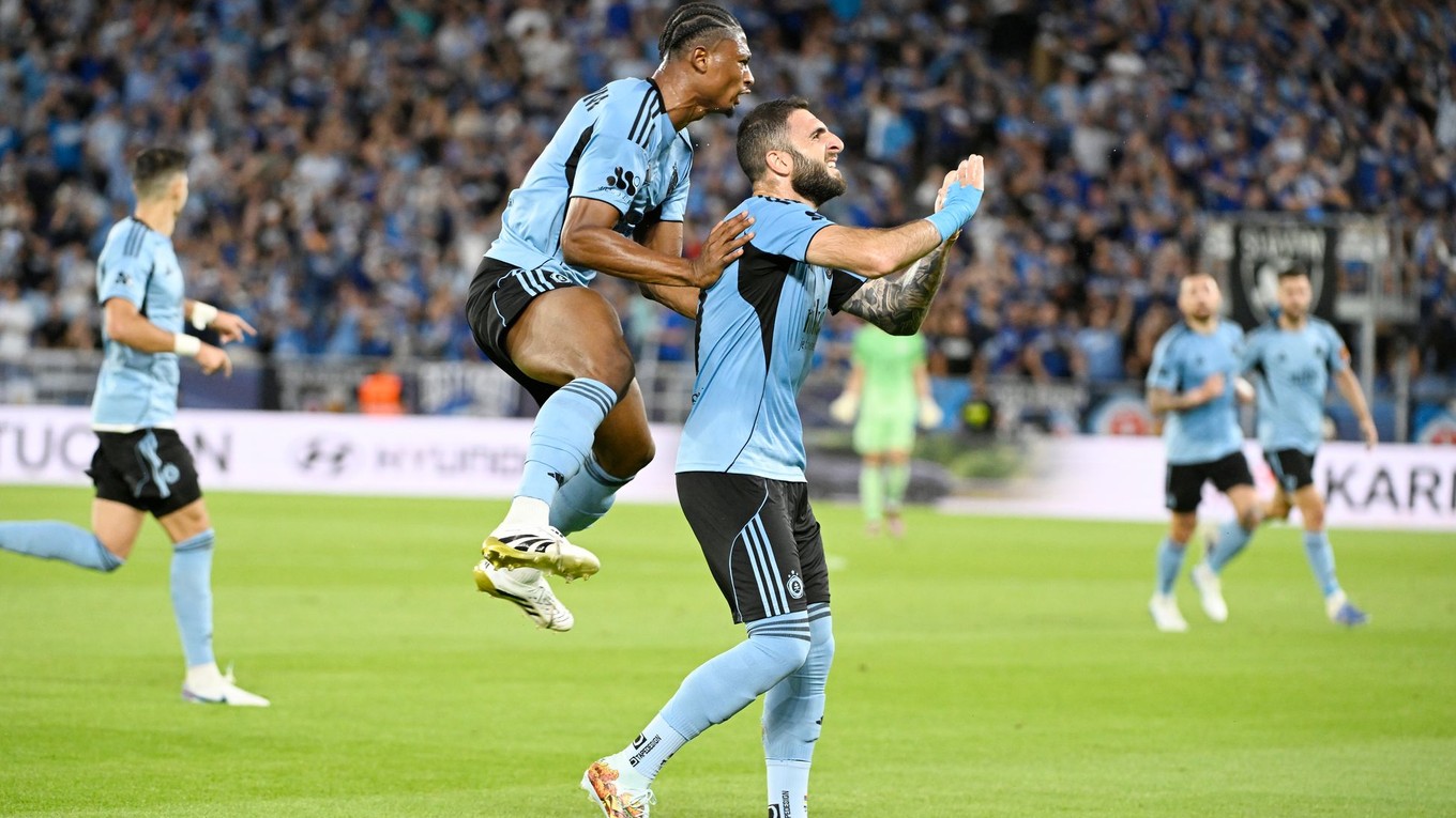 Tigran Barseghjan a vľavo hore Rahim Ibrahim (obaja Slovan).