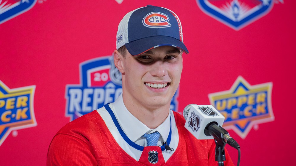 Prečo si Montreal vybral Slafkovského? Canadiens zverejnili exkluzívne zábery z draftu