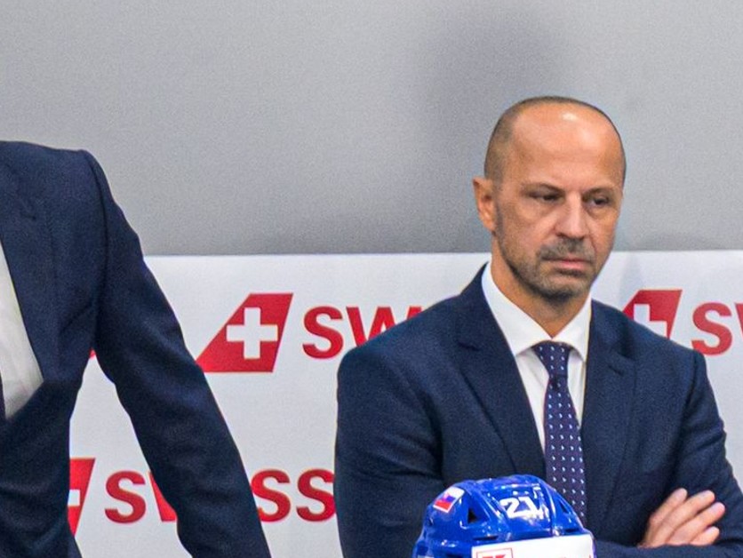 Na snímke vľavo hore hlavný tréner Slovenska Vladimír Országh a asistent trenéra Ján Pardavý.
