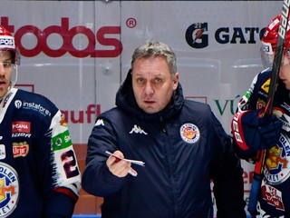 Pter Krieger (vľavo) s trénerom Petrom Oremusom na lavičke Zvolena.