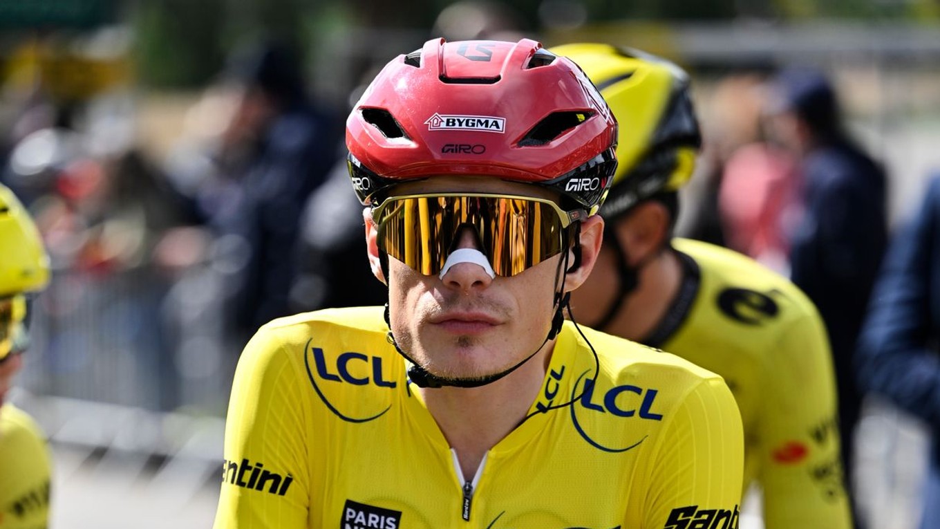 Dánsky cyklista Jonas Vingegaard v drese tímu Visma-Lease a Bike.