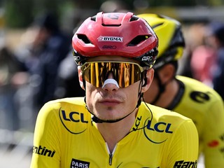 Dánsky cyklista Jonas Vingegaard v drese tímu Visma-Lease a Bike.