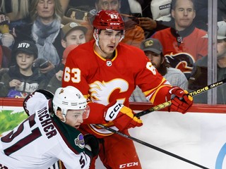 Adam Ružička ešte v drese Calgary Flames.