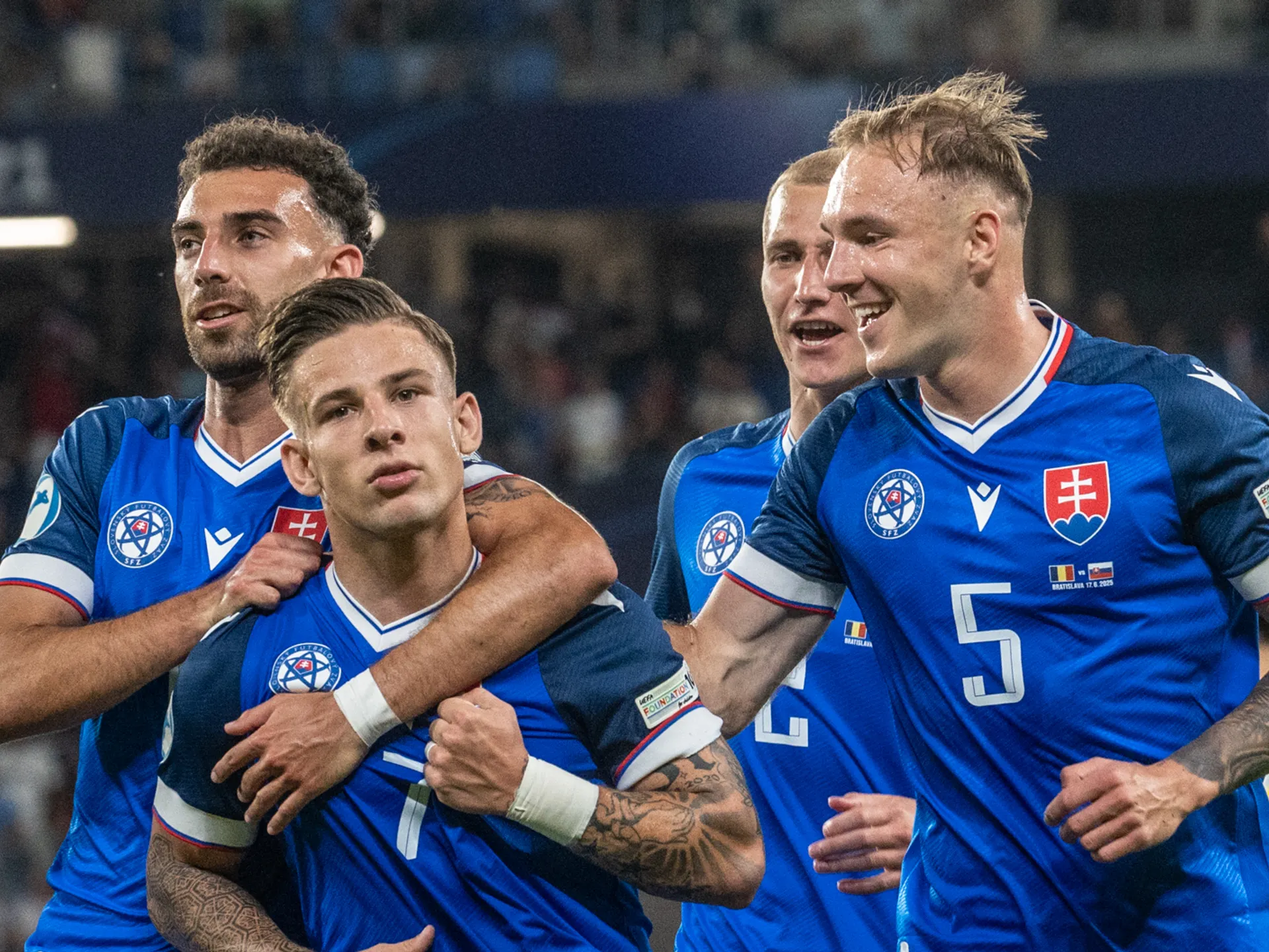 Radosť Slovákov po góle Tomáša Suslov na 2:1.