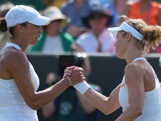 Na snímke sú Laura Siegemundová (vpravo) a Madison Keysová.