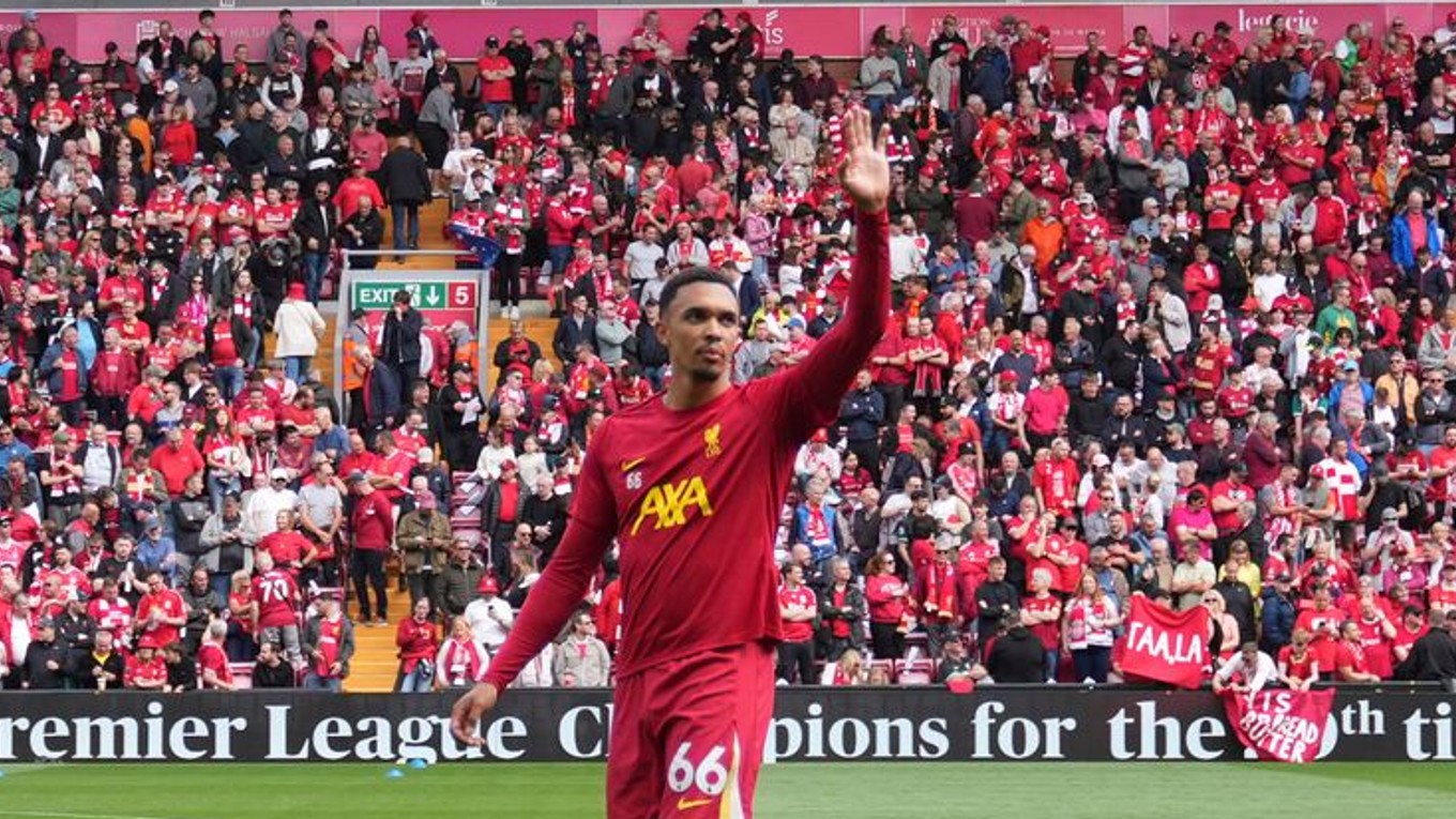 Trent Alexander-Arnold sa lúči s fanúšikmi Liverpoolu.
