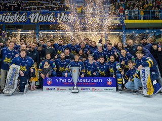 Víťaz základnej časti Tipos extraligy 2024/2025 HK Spišská Nová Ves s Pohárom Dušana Pašeka