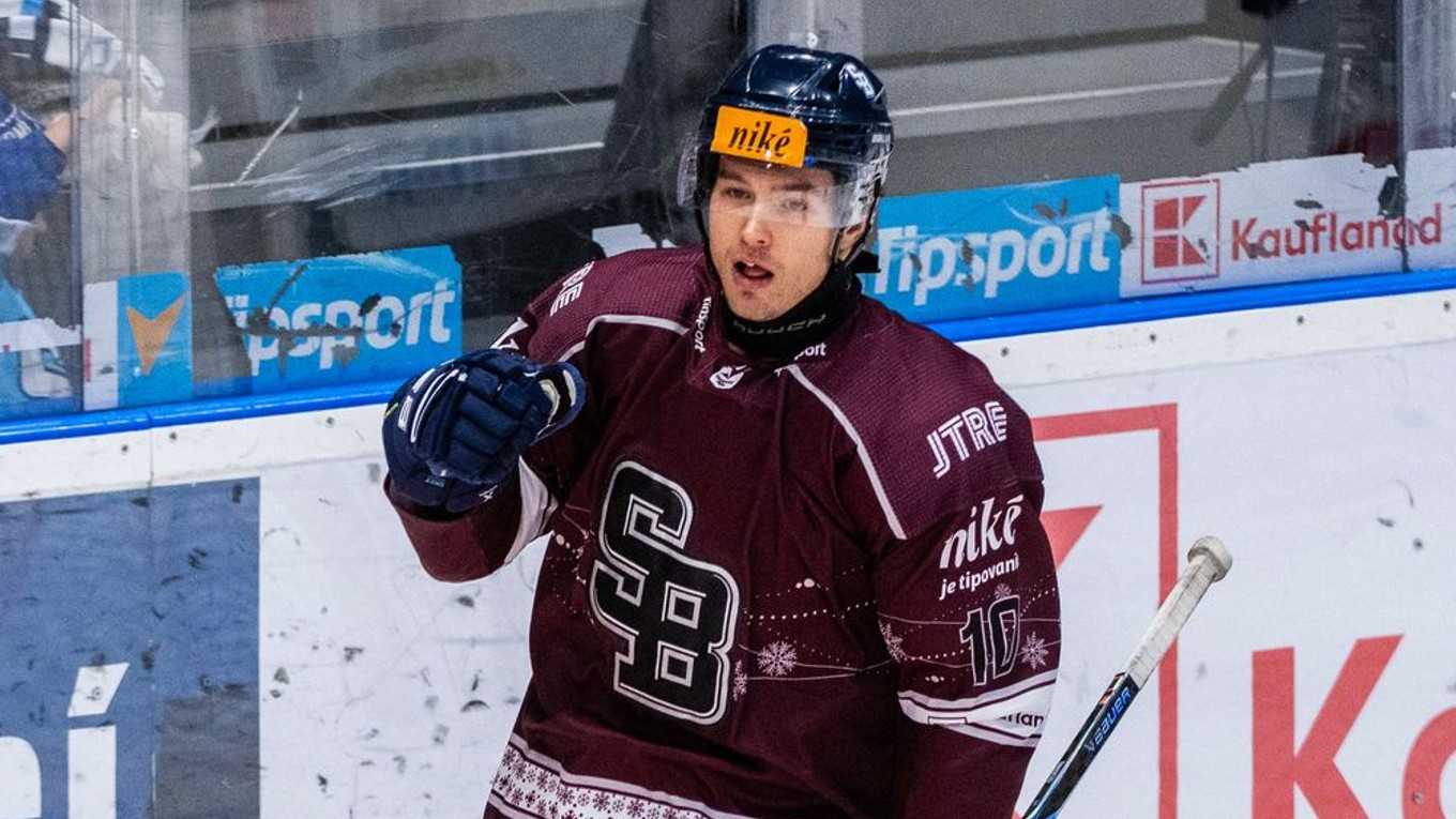 Na snímke Ryan Dmowski (Slovan) oslavuje asistenciu na gól.