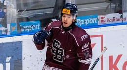 Na snímke Ryan Dmowski (Slovan) oslavuje asistenciu na gól.