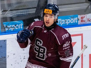 Na snímke Ryan Dmowski (Slovan) oslavuje asistenciu na gól.