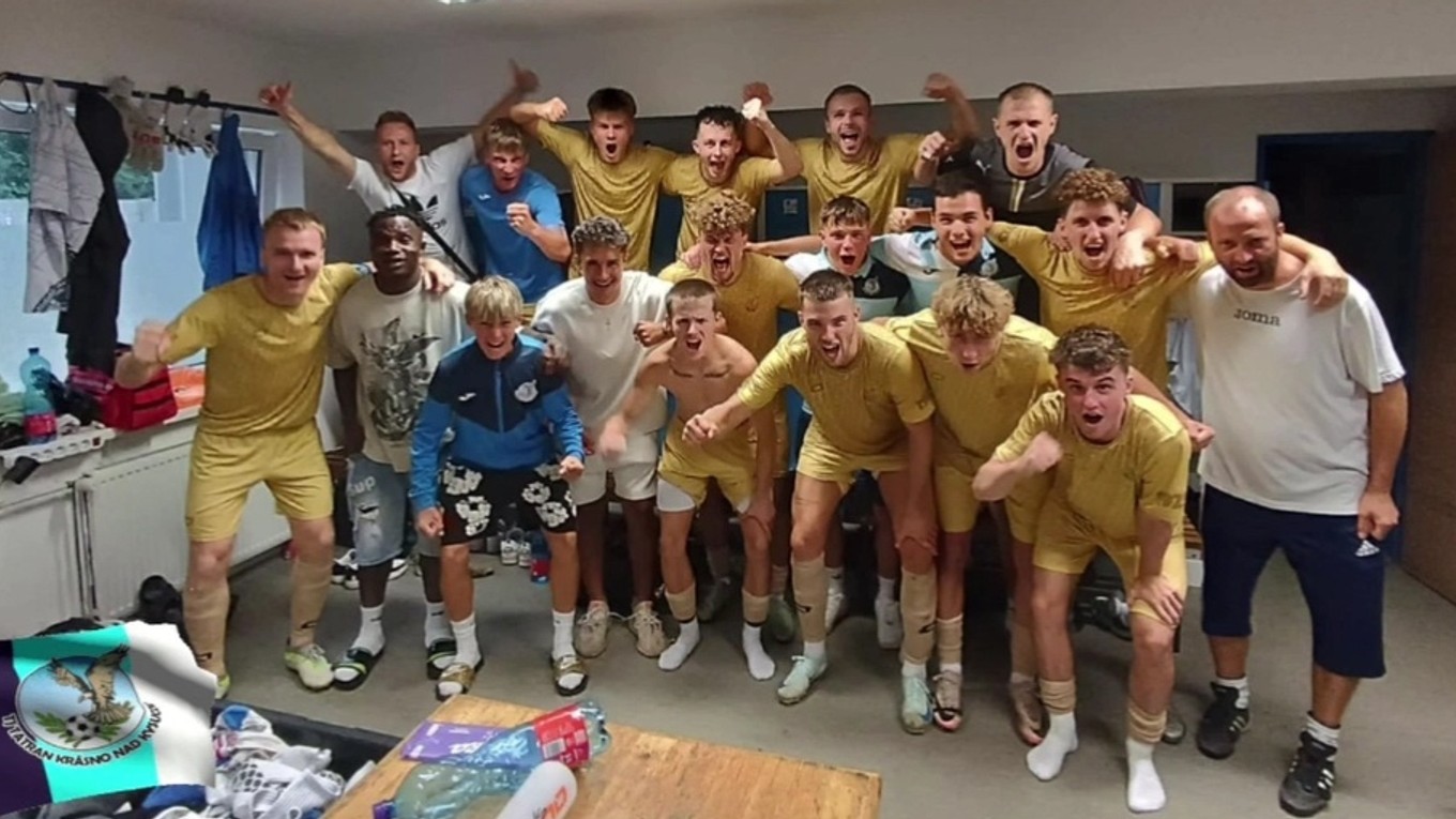 Víťazná fotka mužstva TJ Tatran Krásno nad Kysucou po pohárovom triumfe nad Spišskou Novou Vsou.