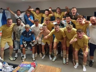 Víťazná fotka mužstva TJ Tatran Krásno nad Kysucou po pohárovom triumfe nad Spišskou Novou Vsou.