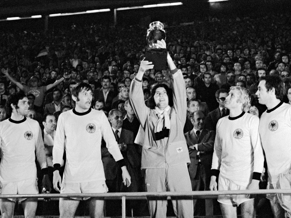 10 – masny nehoda dobias s trofejou pivarnik moder.jpg