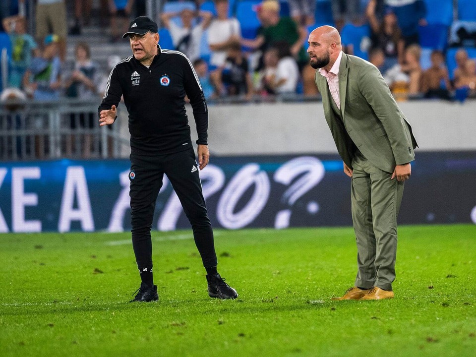 Tréner Vladimír Weiss starší a  generálny riaditeľ klubu Ivan Kmotrík mladší.