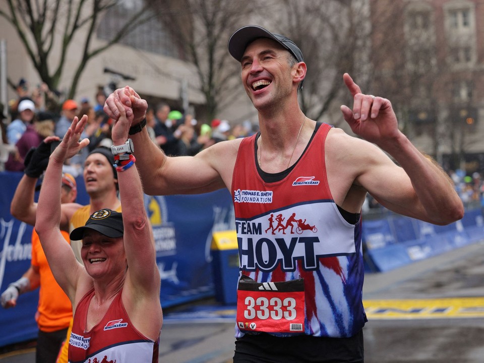 Zdeno Chára v cieli Bostonského maratónu.