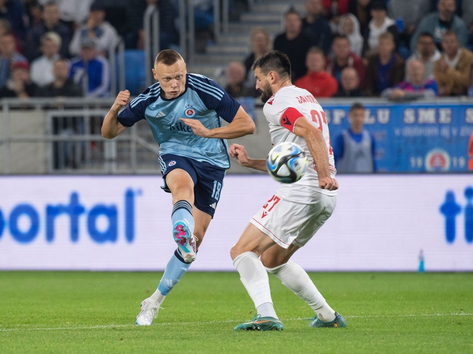 Nino Marcelli (vľavo) a Slobodan Jakovljevič v odvetnom zápase 2. predkola Ligy majstrov ŠK Slovan Bratislava - HŠK Zrinjski Mostar.