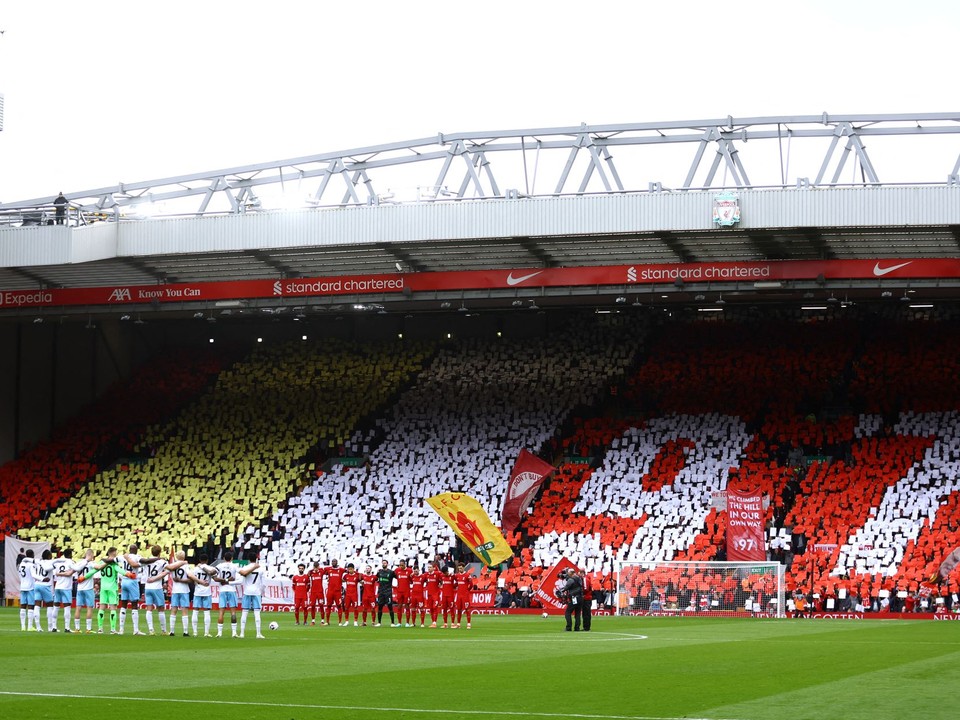 Obrovské choreo fanúšikov Liverpoolu pred zápasom s Crystal Palace na počesť obetiam z Hillsborough.