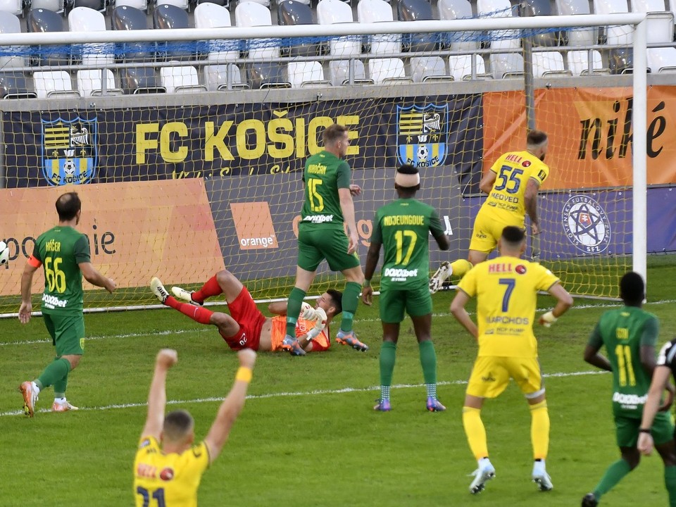 Žan Medved strieľa prvý gól v zápase FC Košice - MŠK Žilina v 8. kole Niké ligy.