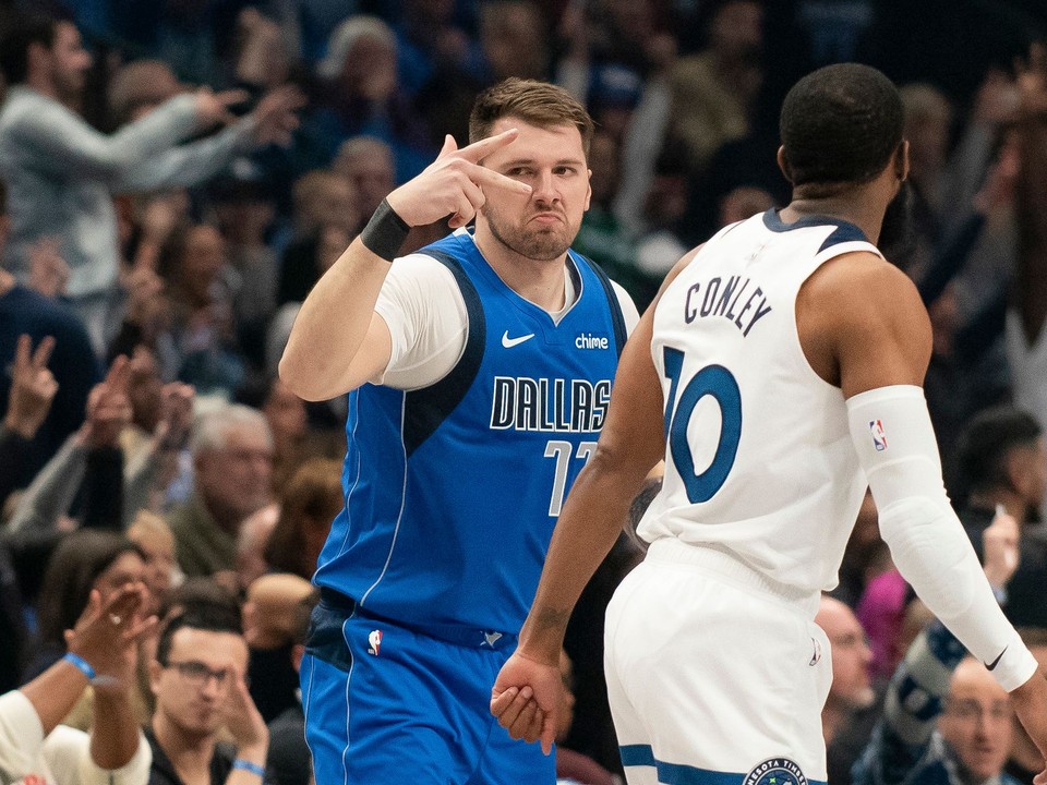 Slovinský basketbalista Luka Dončič v drese Dallasu.