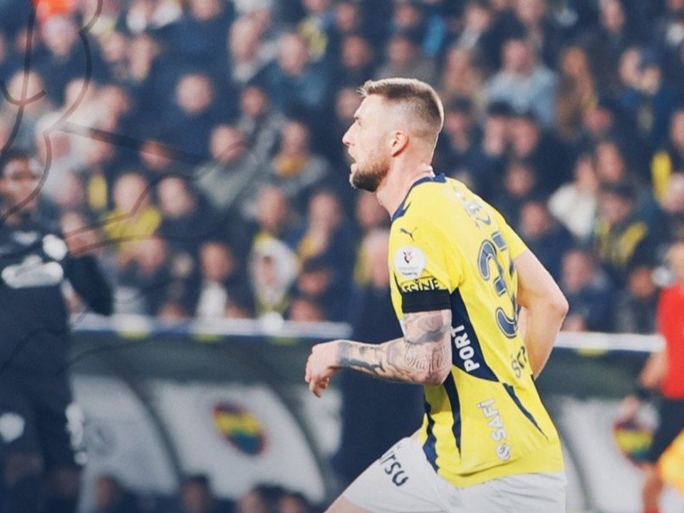 Milan Škriniar pri debute v drese Fenerbahce Istanbul.