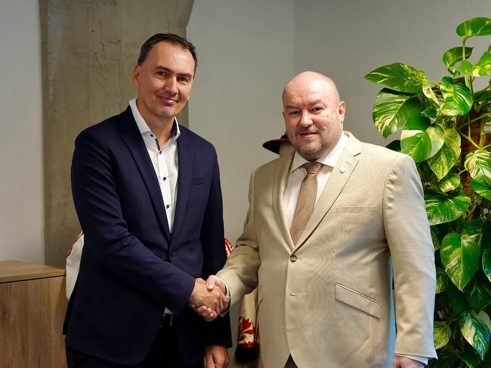 Prezident SZĽH Miroslav Šatan (vľavo) a minister cestového ruchu a športu SR Rudolf Huliak. 
