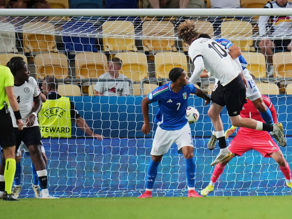 Nick Woltemade strieľa gól vo štvrťfinále Nemecko - Taliansko na EURO U21 v Dunajskej Strede.