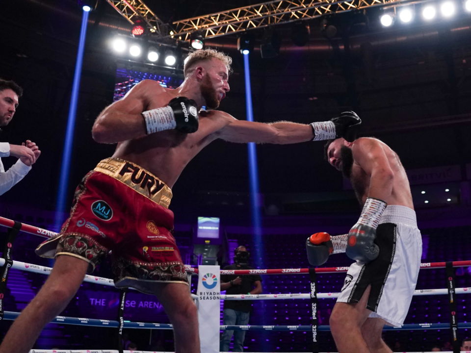 Walter Fury v akcii.