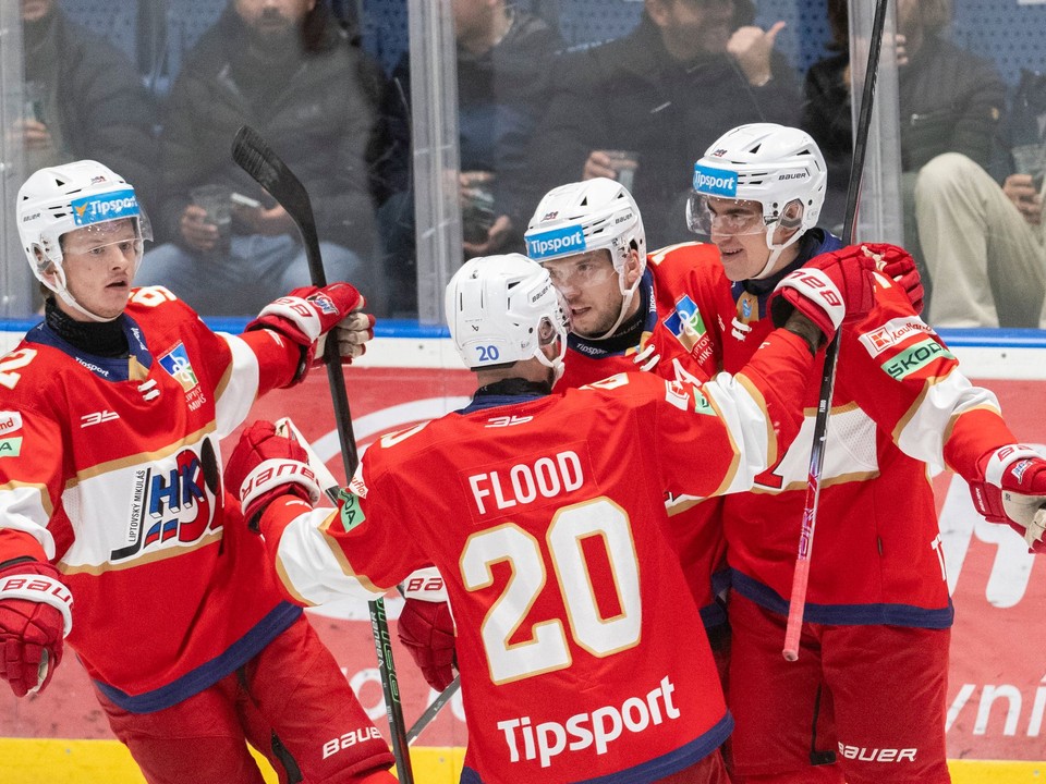 Hráči Liptovského Mikuláša sa tešia z gólu v zápase hokejovej Tipsport ligy.