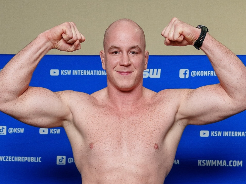 Štefan Vojčák na vážení.