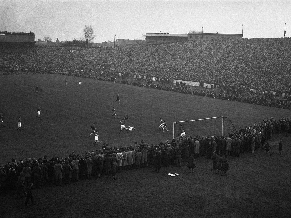 Momentka zo zápasu FC Chelsea - Dinamo Moskva 13. novembra 1945.