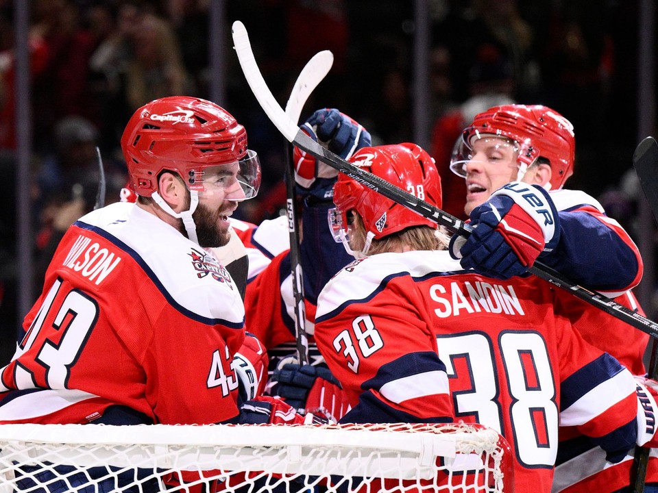 Radosť hráčov Washingtonu v zápase s New York Rangers.