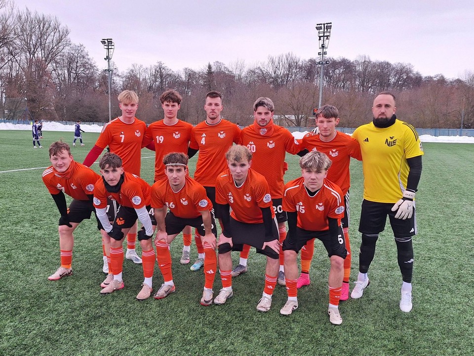Futbalisti MŠK Novohrad Lučenec pred prípravným zápasom s rezervou Komárna.