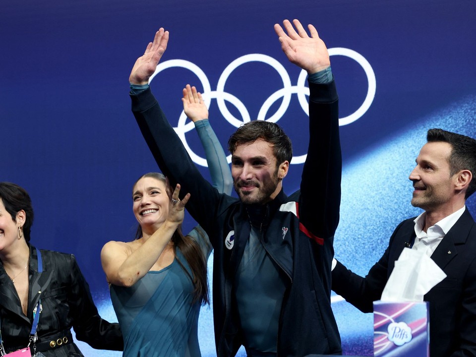 Laurence Fournierová-Beaudryová a Guillaume Cizeron po voľnom tanci na ZOH v Miláne.