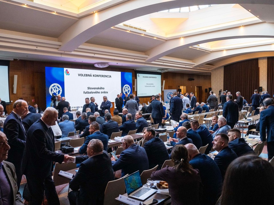 Účastníci volebnej konferencie Slovenského futbalového zväzu.