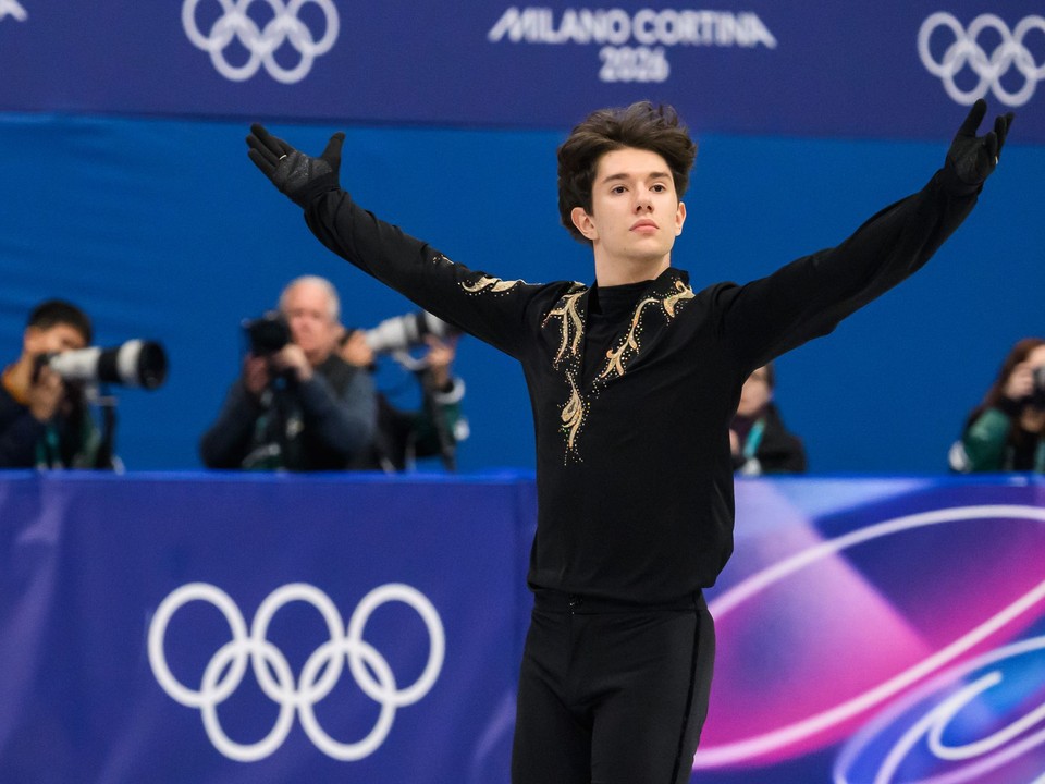 Slovenský krasokorčuliar Adam Hagara počas voľnej jazdy mužov na zimných olympijských hrách v Miláne. 