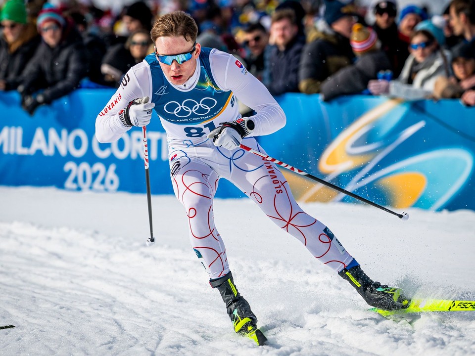 ONLINE: Peter Hinds a Tomáš Cenek dnes idú tímový šprint v bežeckom lyžovaní na ZOH 2026.