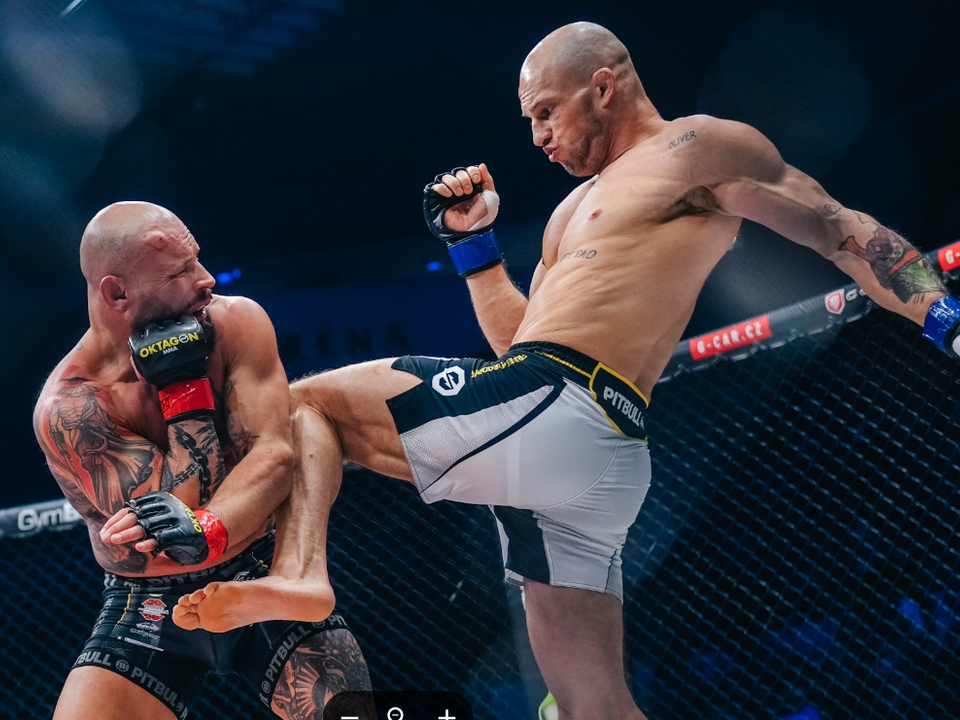 Fodor (vpravo) v súboji so Širokým.