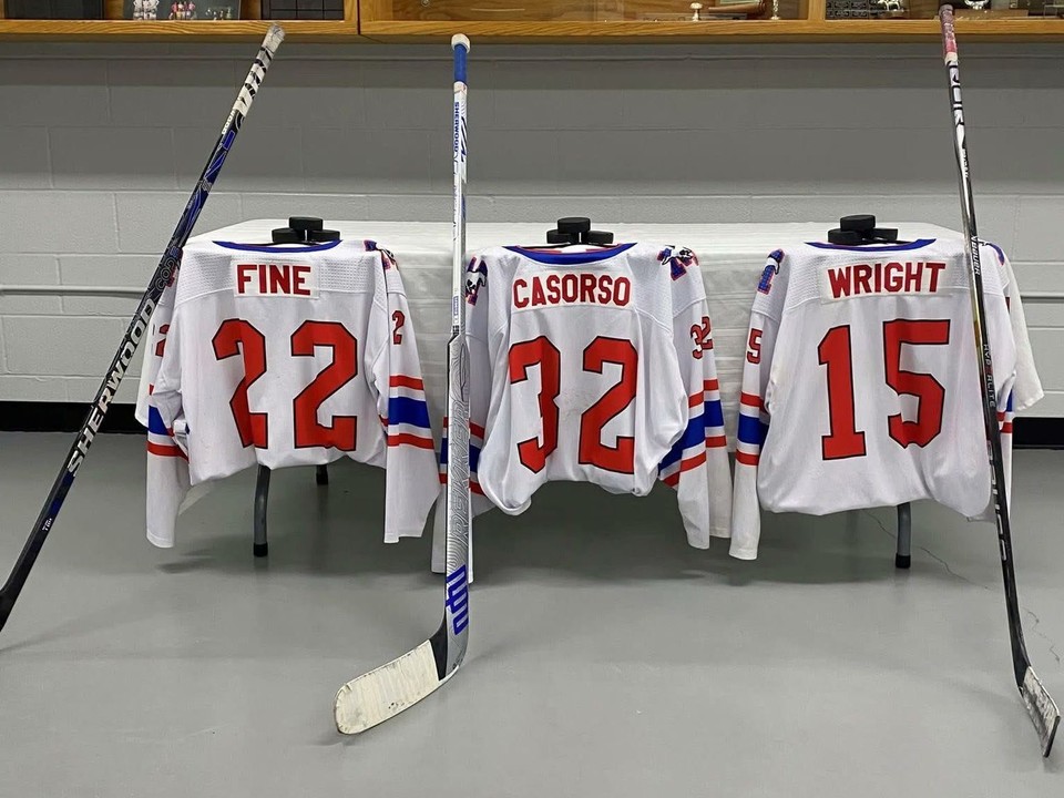 Pri autonehode zahynuli traja juniorskí hokejisti