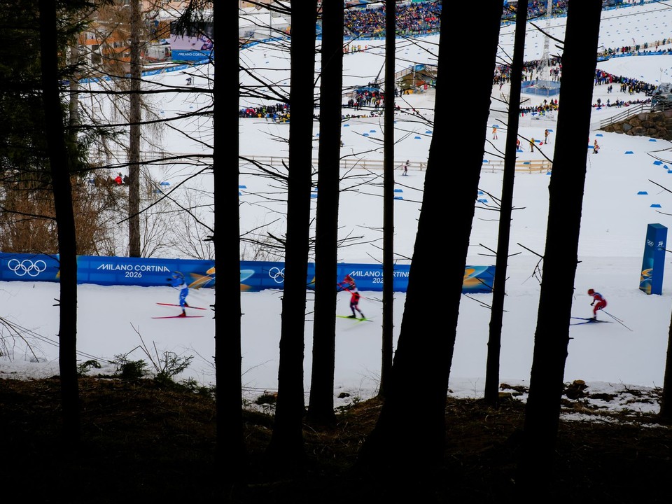 Bežci počas pretekov na ZOH 2026. 