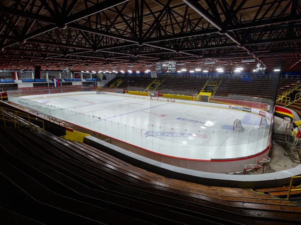 Zimný štadión Vladimíra Dzurillu