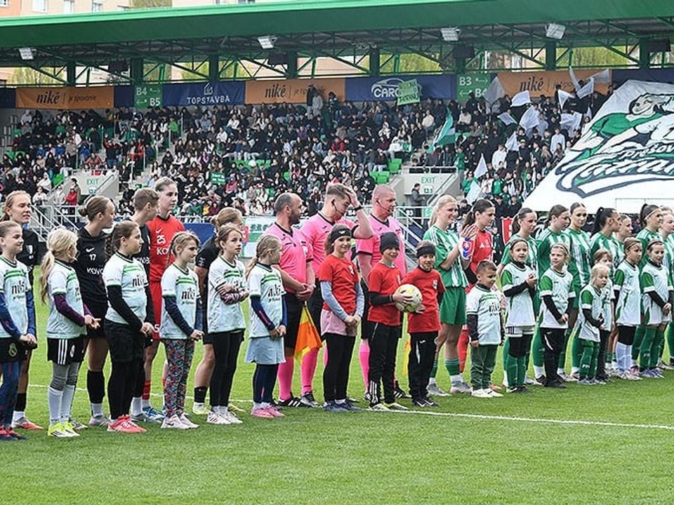 Nástup pred zápasom žien Prešov - Myjava.