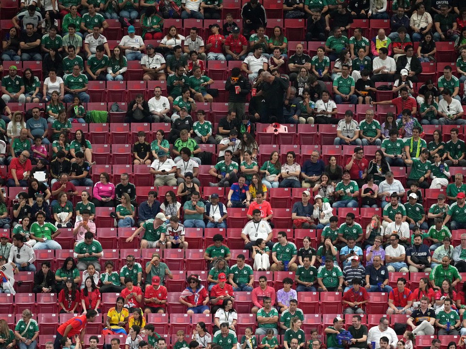Fanúšikovia sledujú zápas A-skupiny majstrovstiev sveta medzi Južnou Kóreou a Českom.